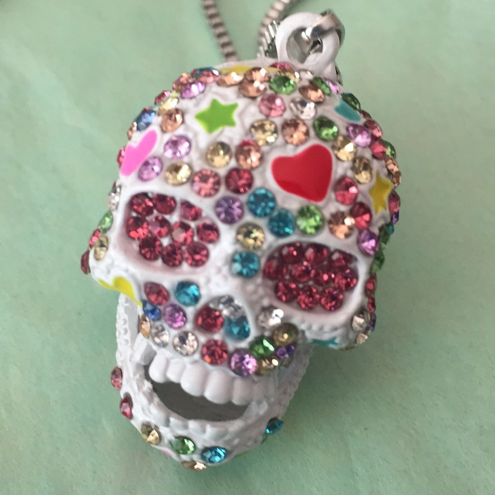 Gorgeous skull 💀 necklace